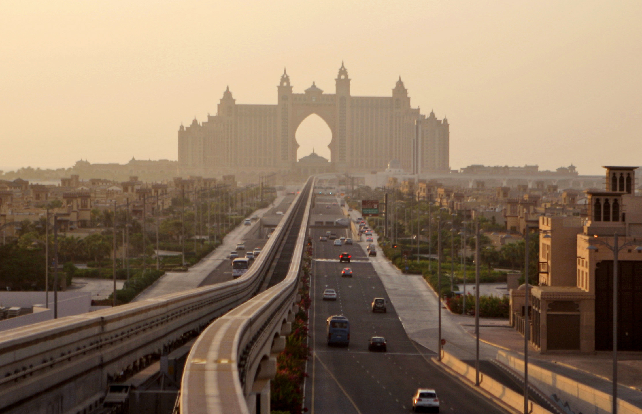 Dubai firm buys stake in Kerzner’s Atlantis hotels