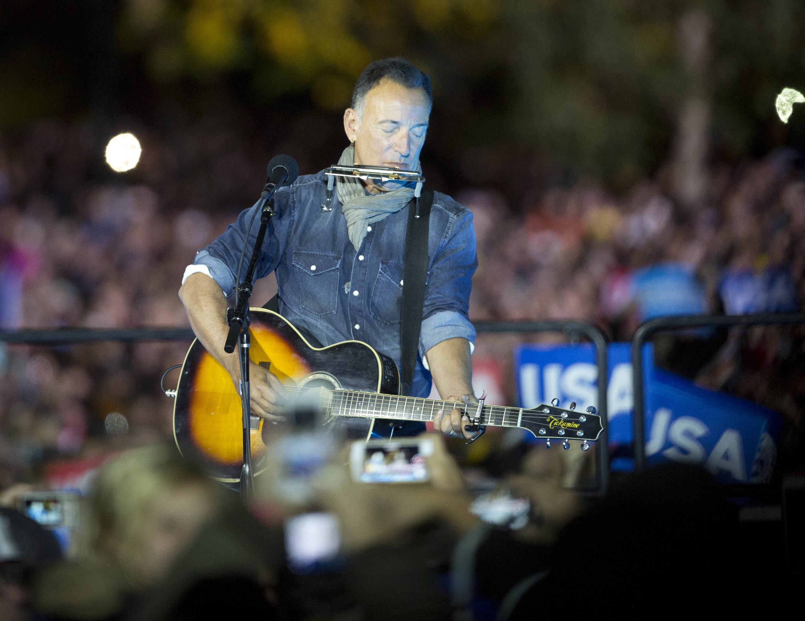 Springsteen: Is Trump competent enough to be president?
