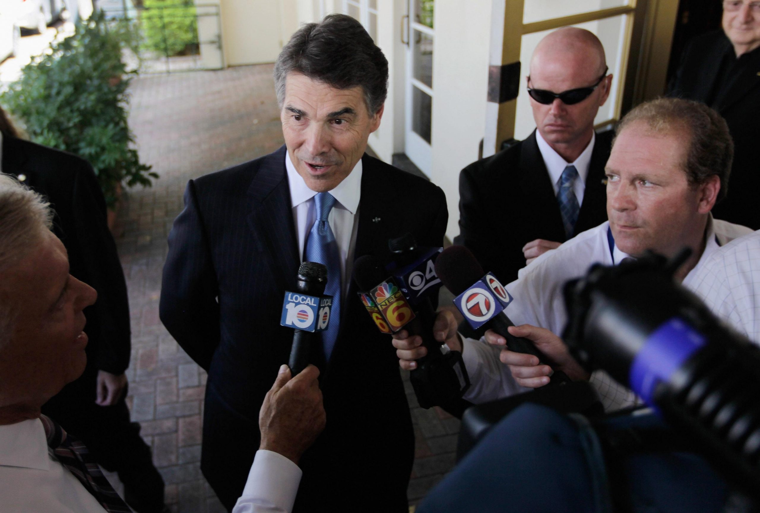 Perry hits Romney: ‘We don’t need Obama lite’