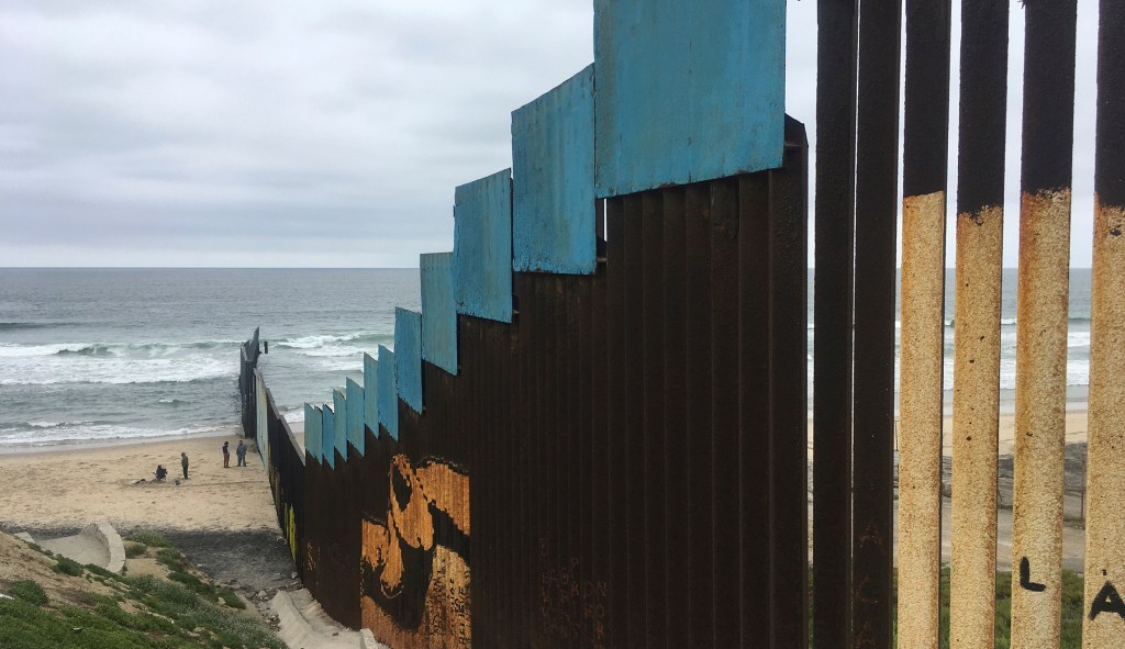 White House: Mexico will pay for border wall, despite Trump’s shutdown threat
