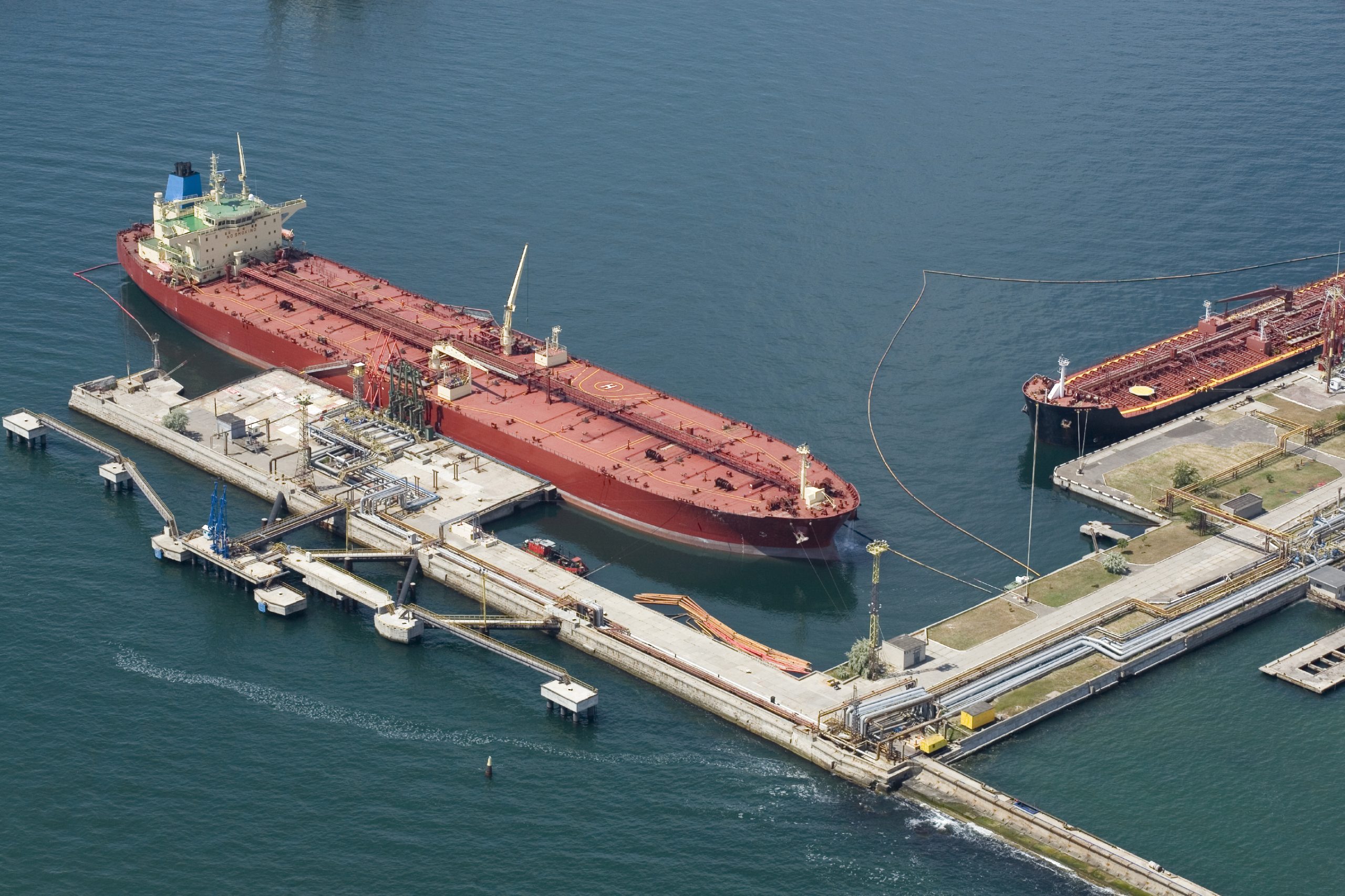 Energy chief might back natural gas exports: Senator