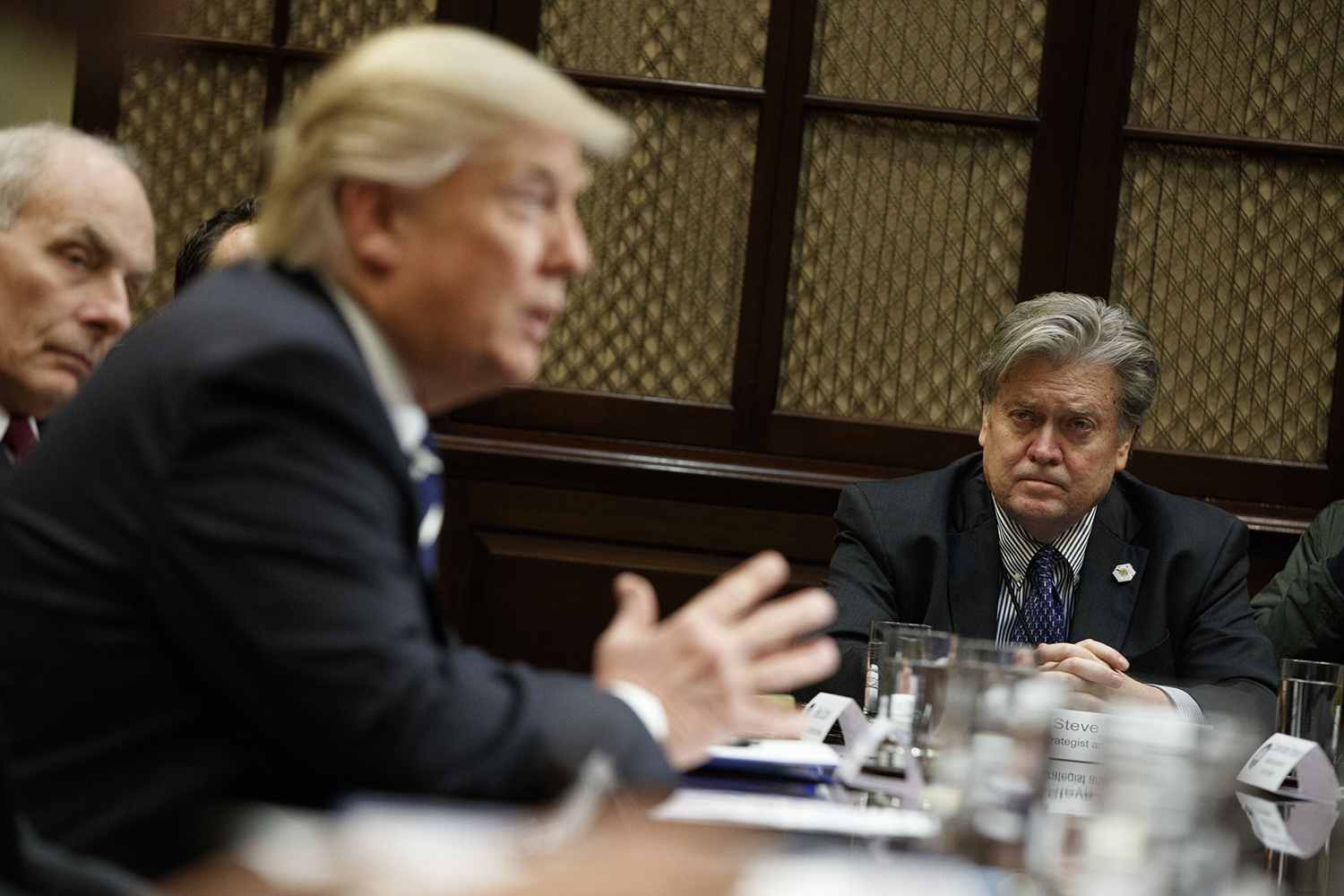 The risk Trump takes in abandoning Steve Bannon