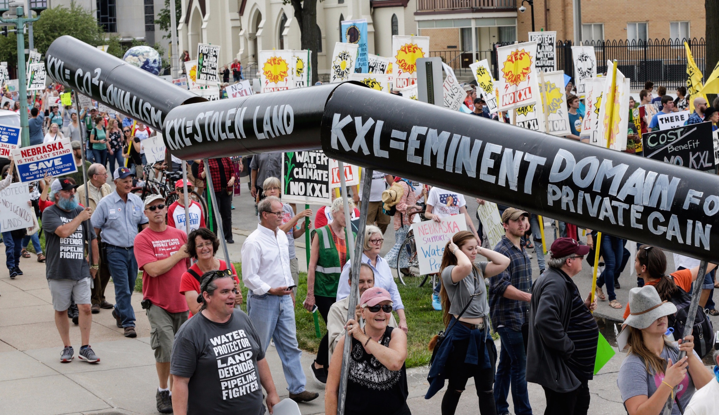 Keystone XL oil pipeline faces critical decision