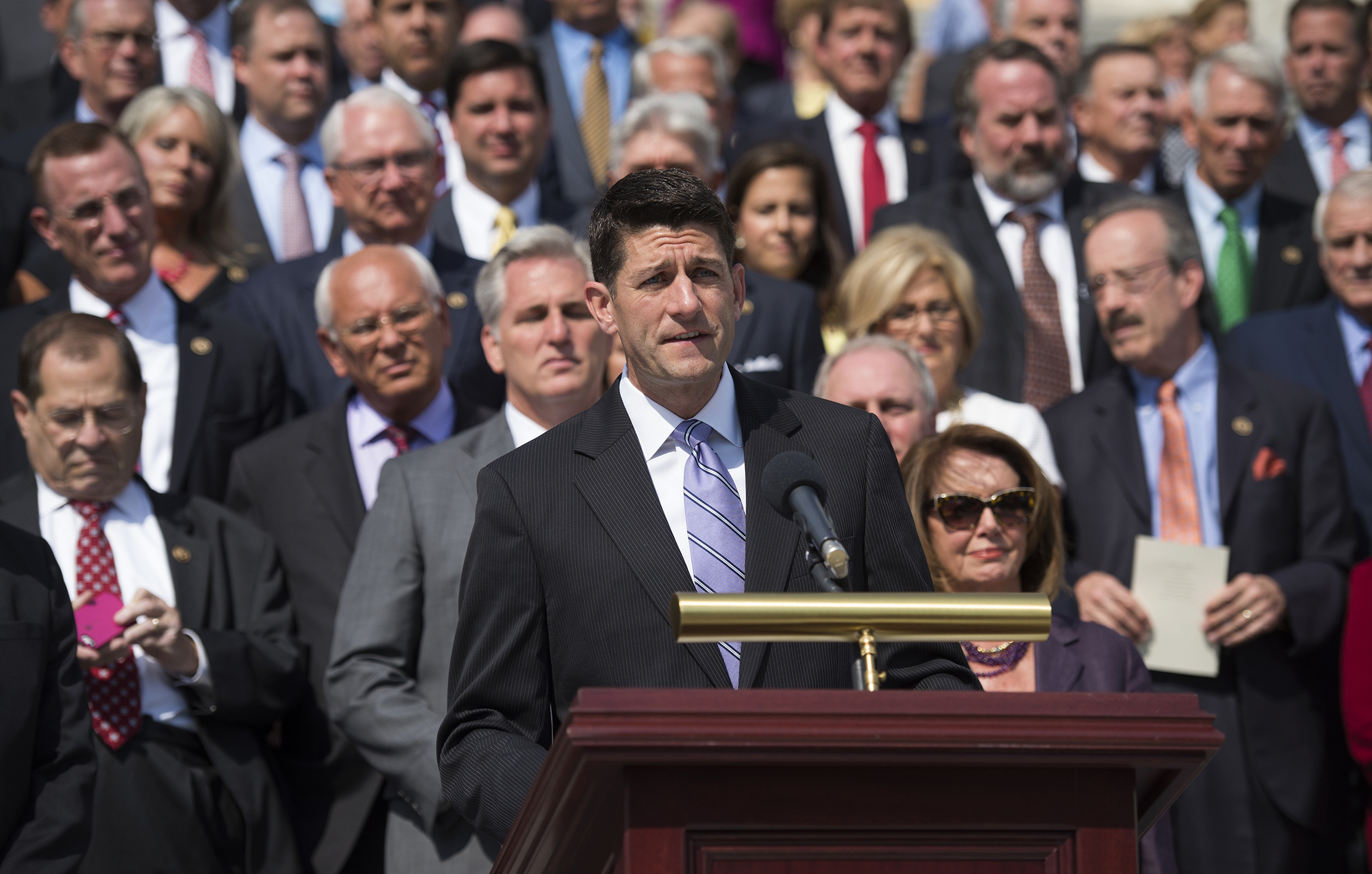 House GOP splits 170-75 in vote to keep government open