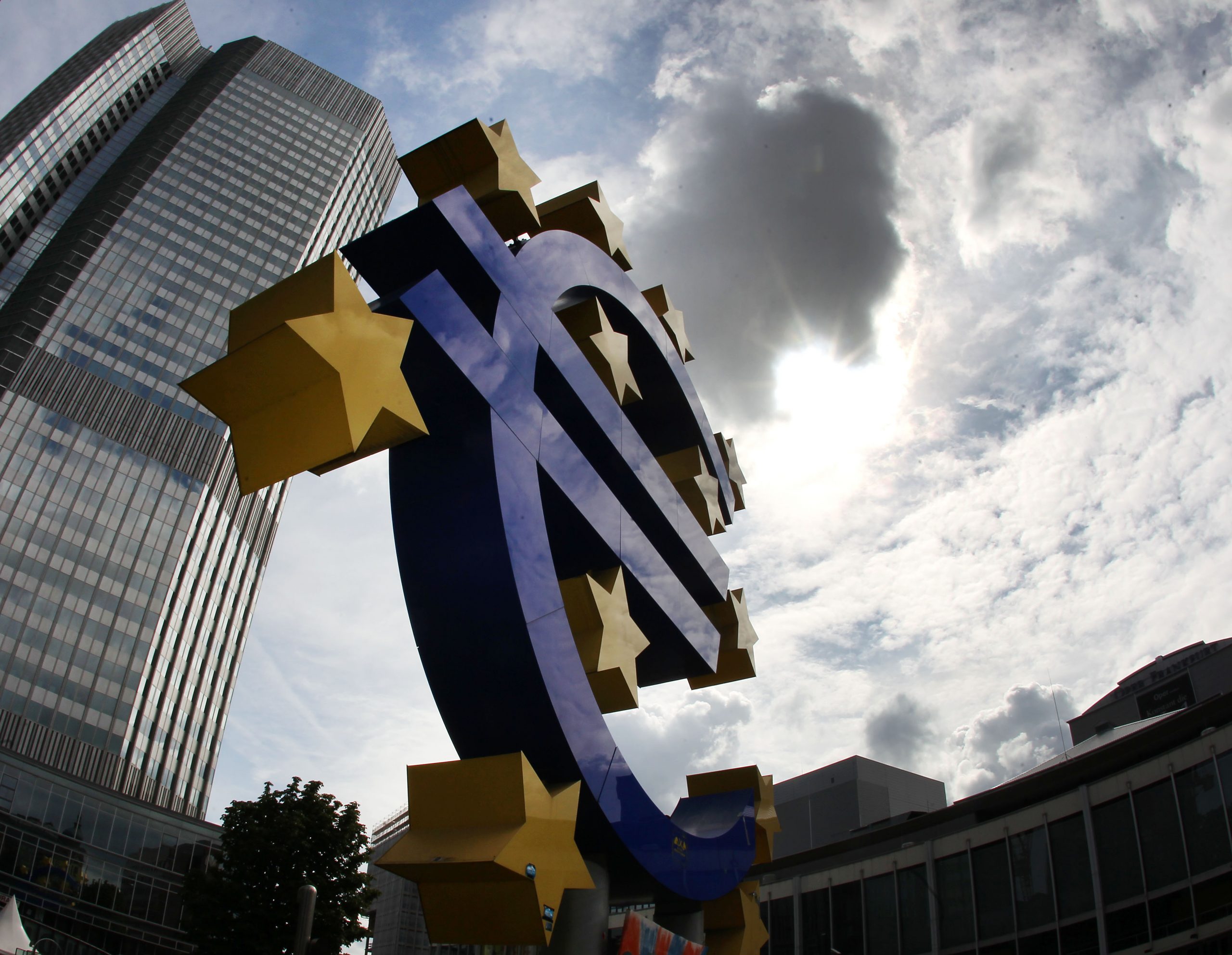 Recovery gains no steam in Europe as France lags
