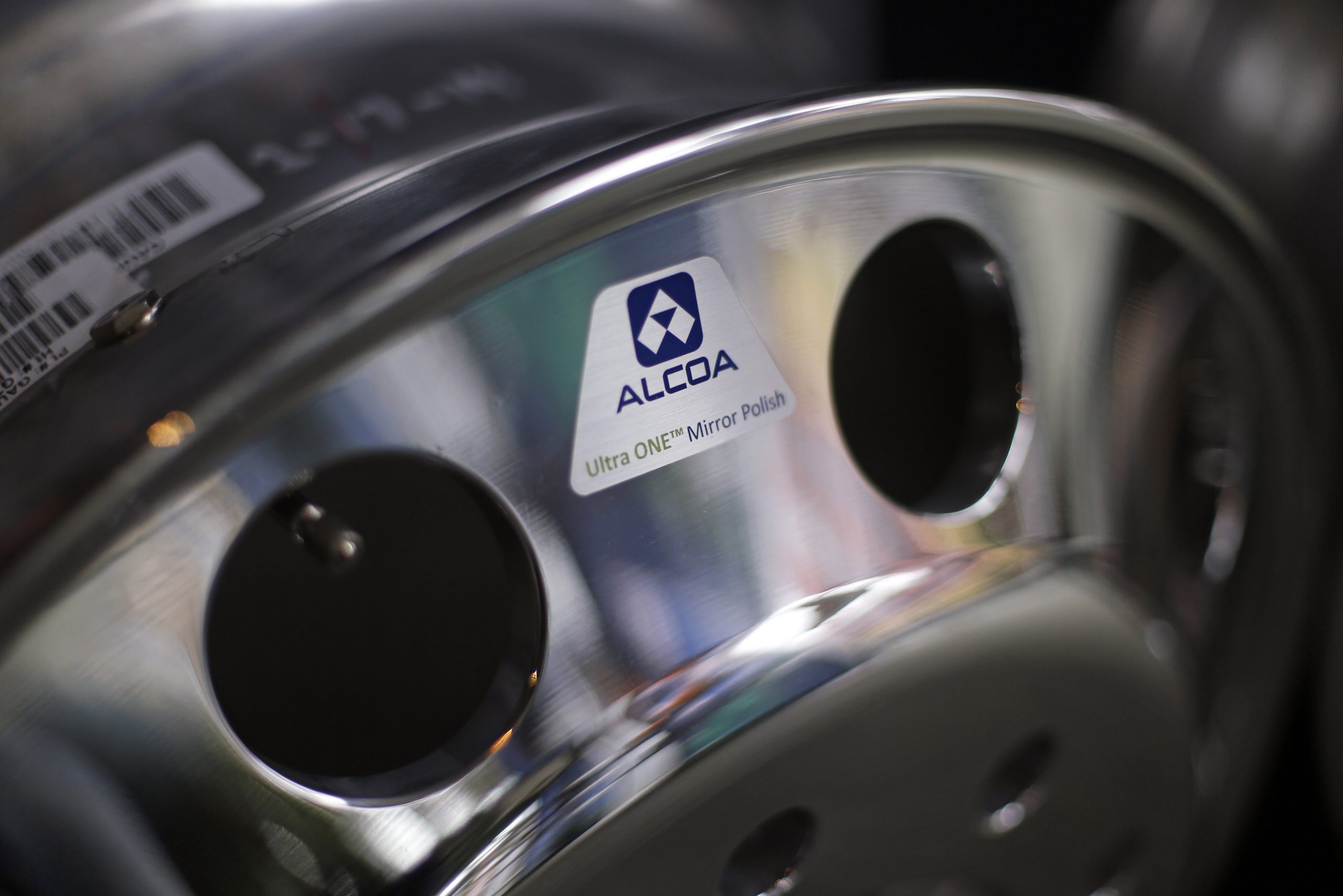 Alcoa posts 1Q loss on smelter, mill shutdowns