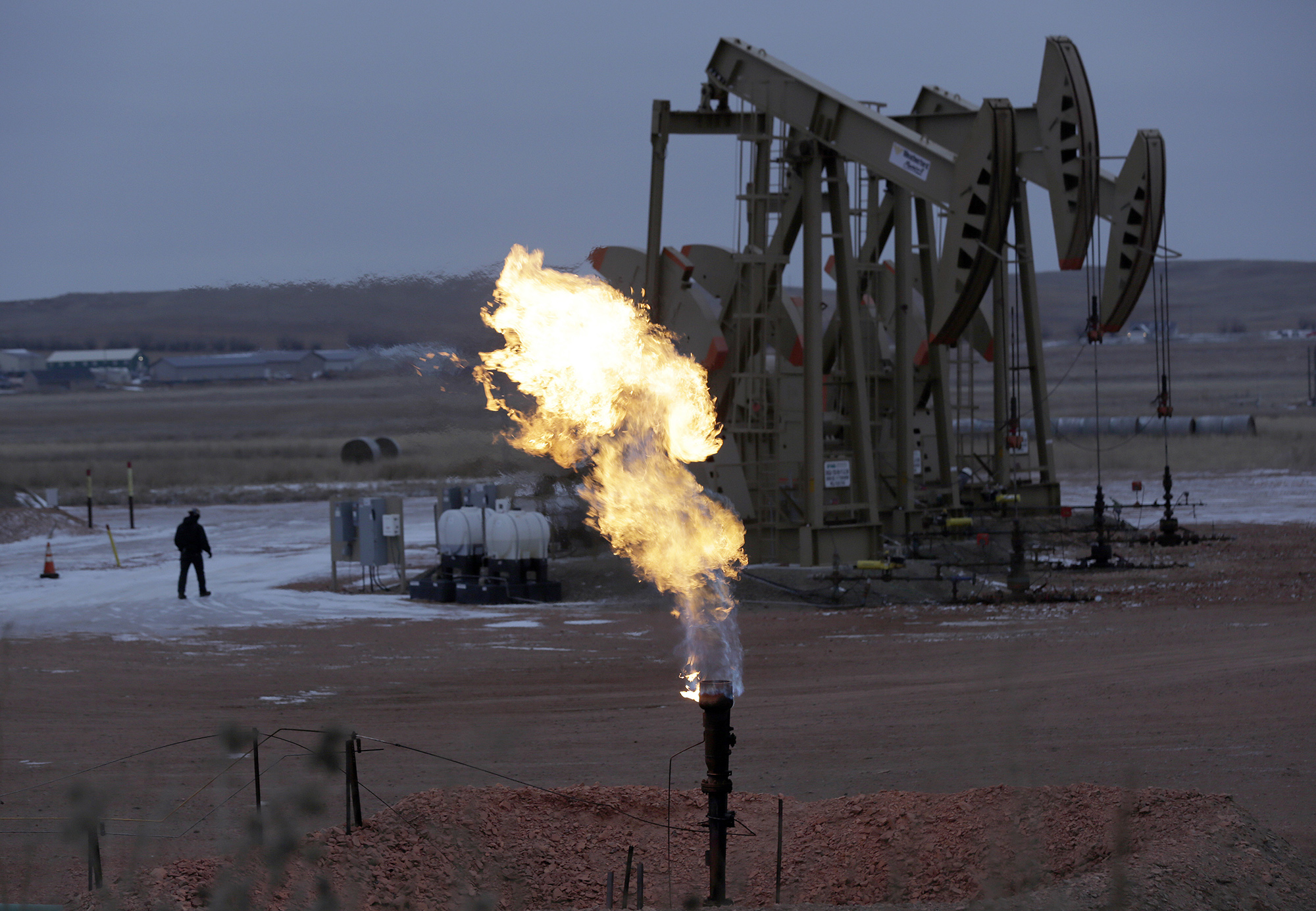 US oil lobby launches program to reduce emissions from flaring of natural gas