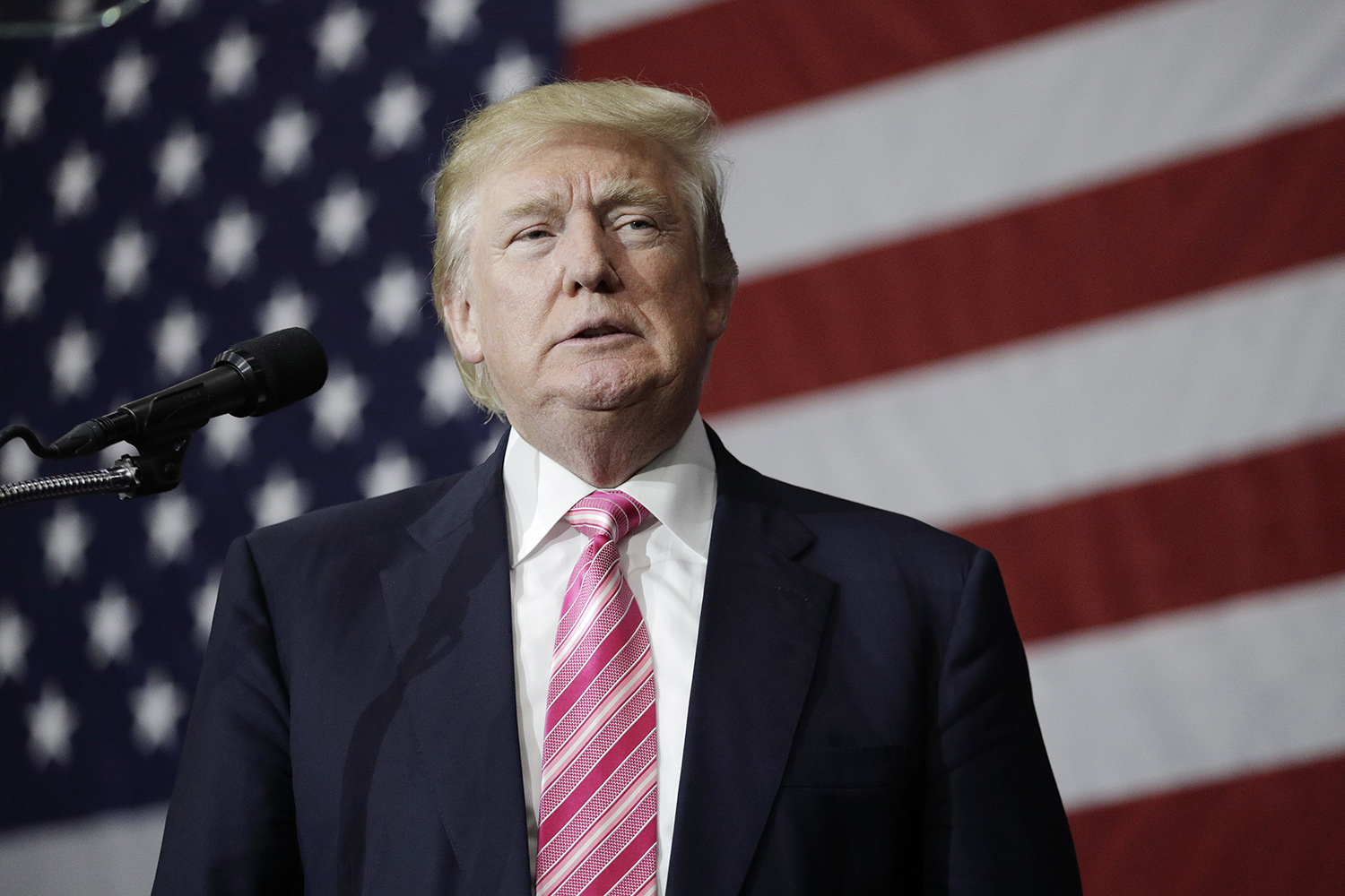 Clinton’s, news media’s anti-Trump campaign shifts into top gear