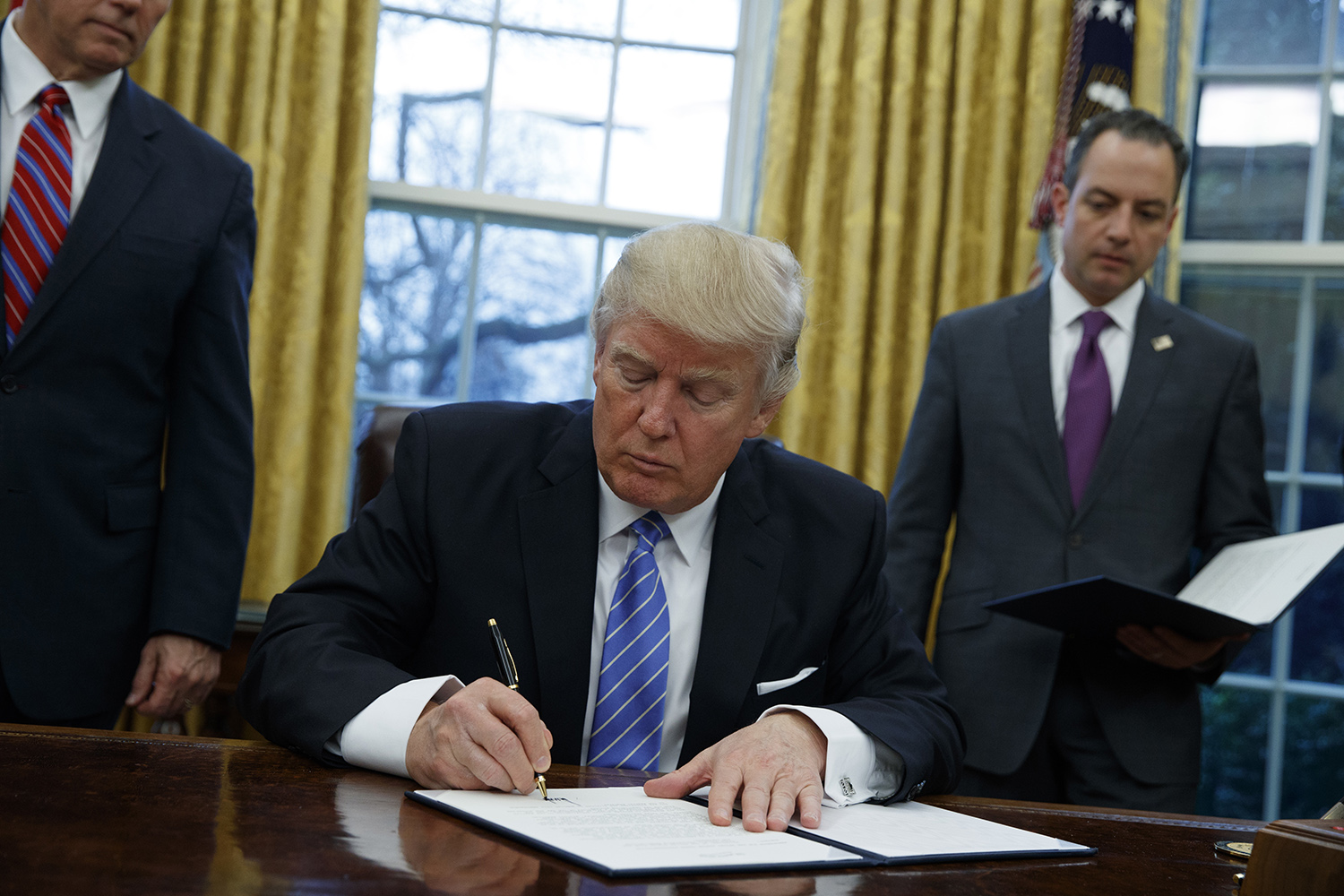 Crowd size fiasco shows how Trump could try to square the circle on Obamacare