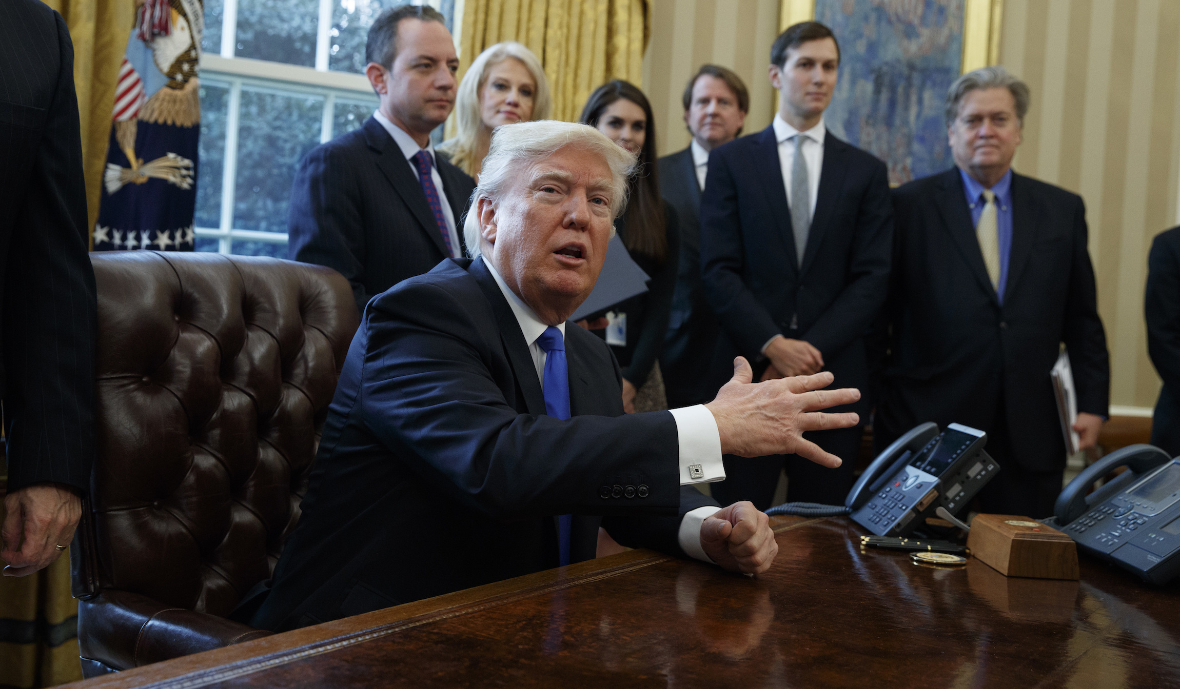 Appeals court keeps block on Trump’s immigration ban
