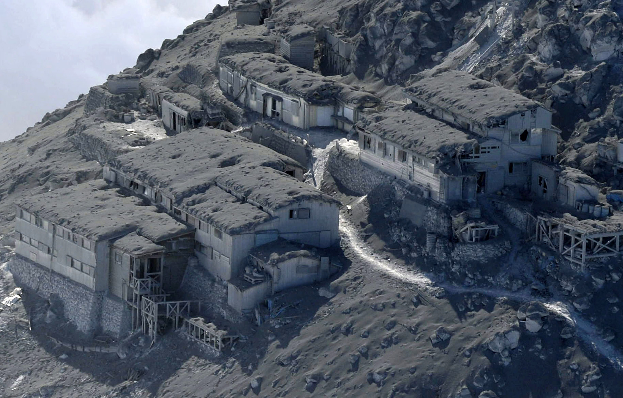 5 more bodies found at Japan volcano; toll now 36