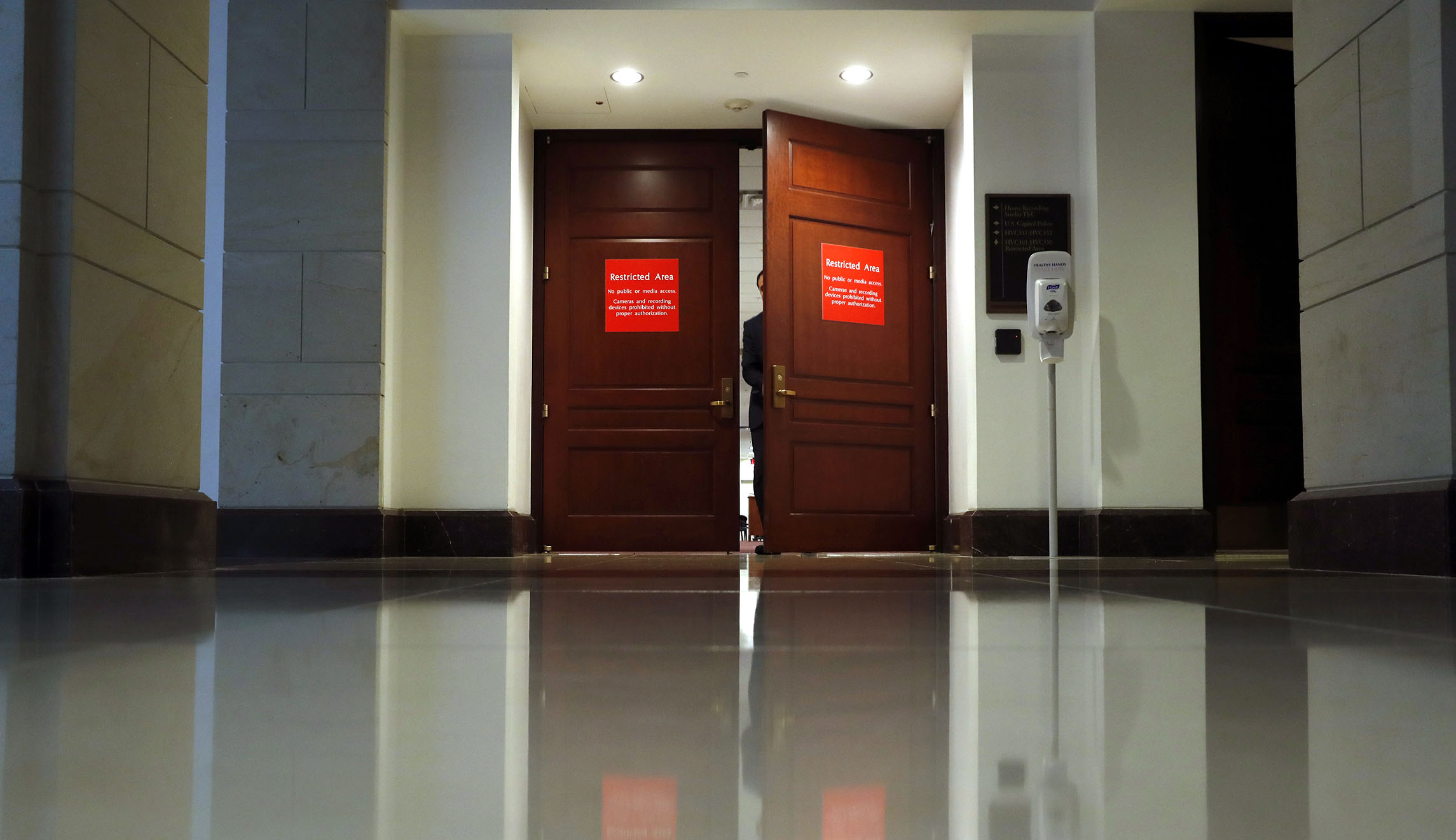Big witnesses still missing from congressional Russia probe