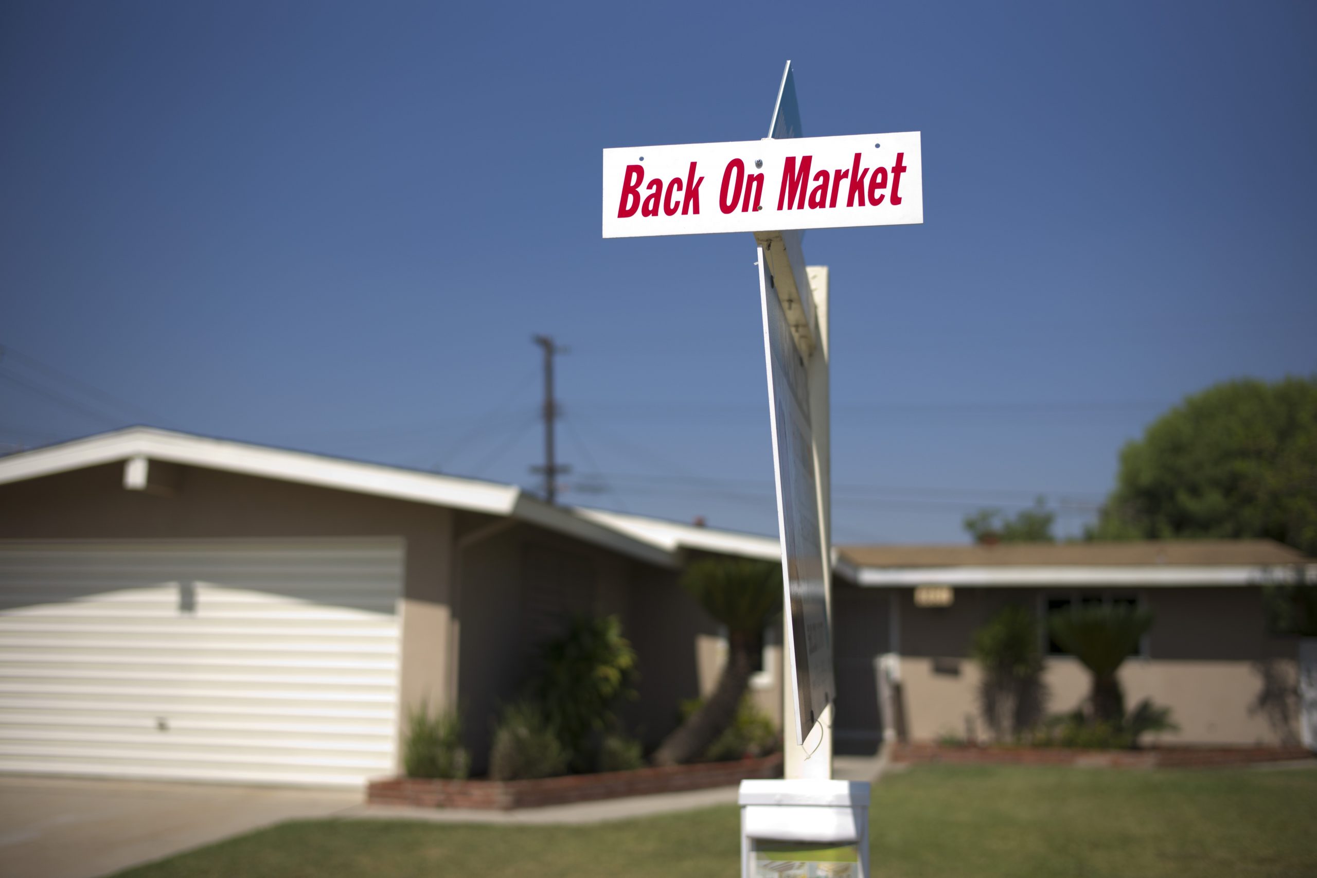 US home price gains slow in June