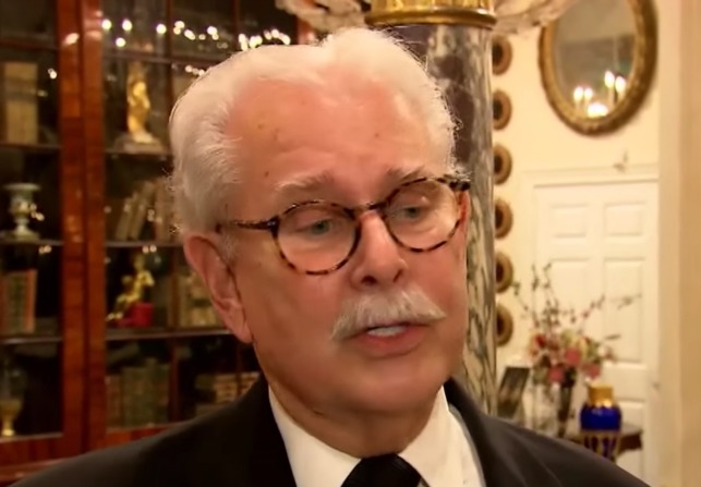 Trump disavows butler who wants Obama executed