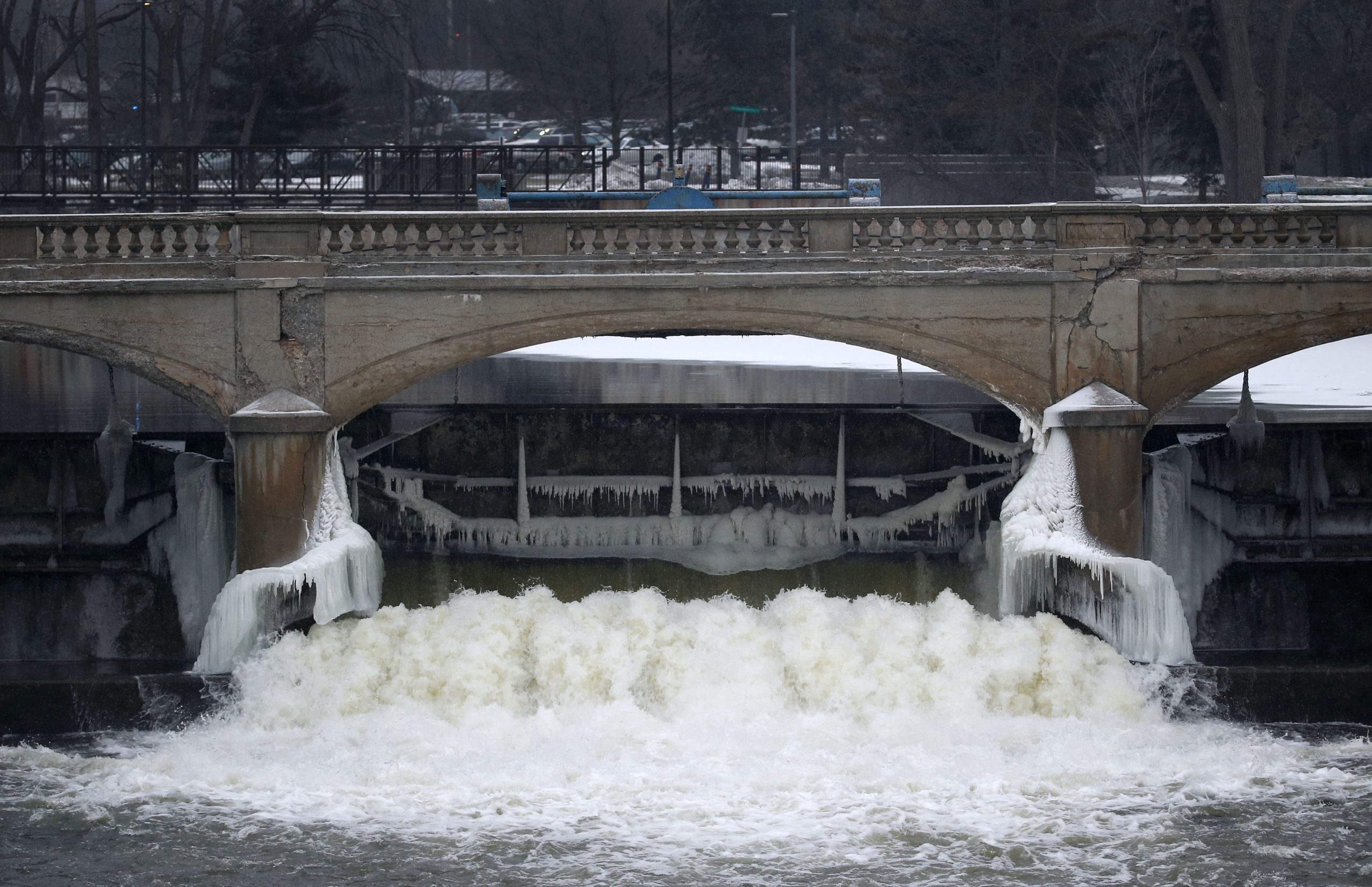 Senate panel aims to push $9.3 billion water infrastructure bill