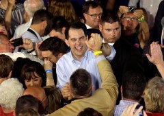 WSJ’s Peggy Noonan to Scott Walker: Wear a suit