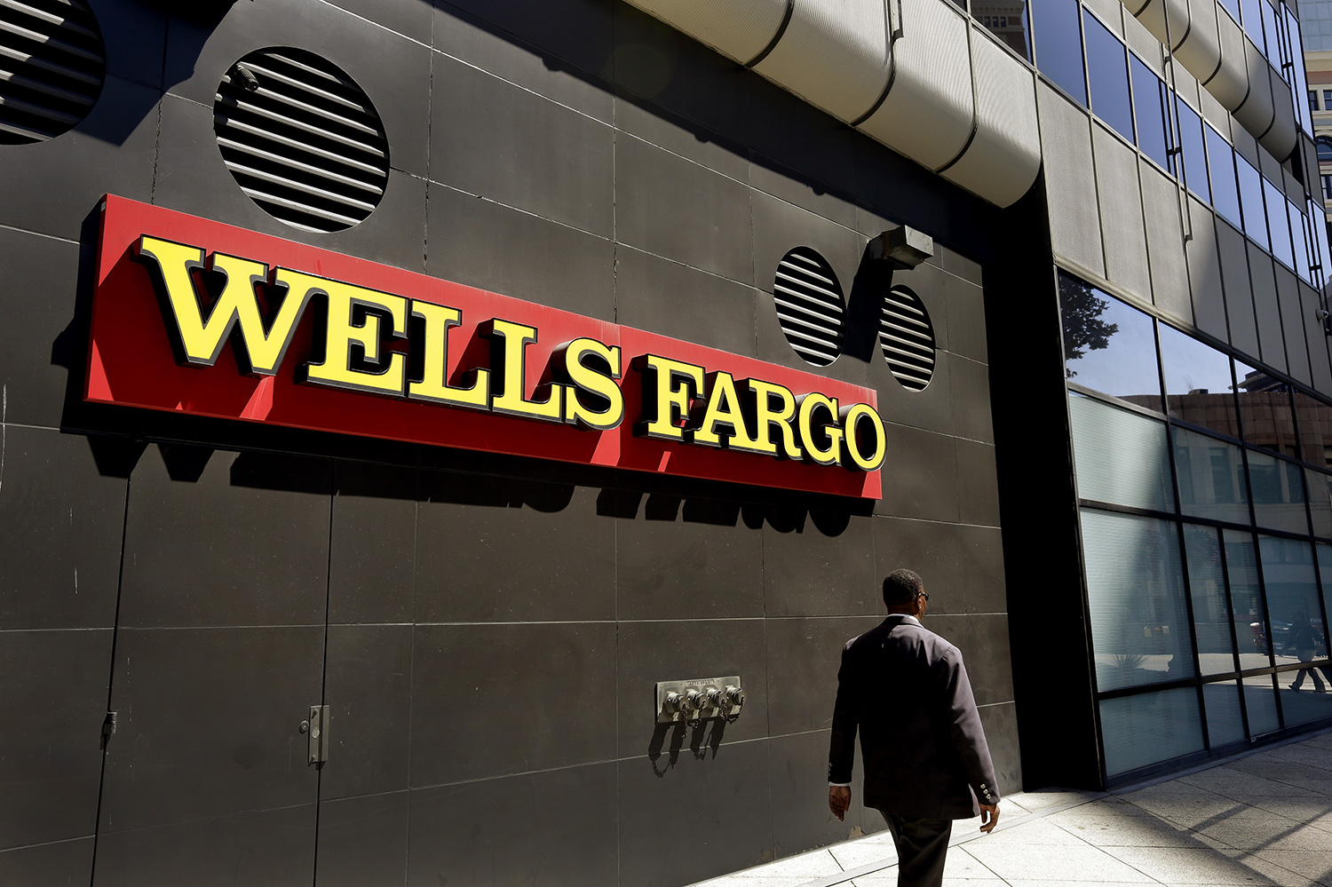 Dems push Wells Fargo to seize pay from employees after scandal