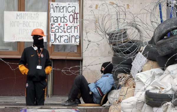 At barricades, Ukraine insurgents await Easter