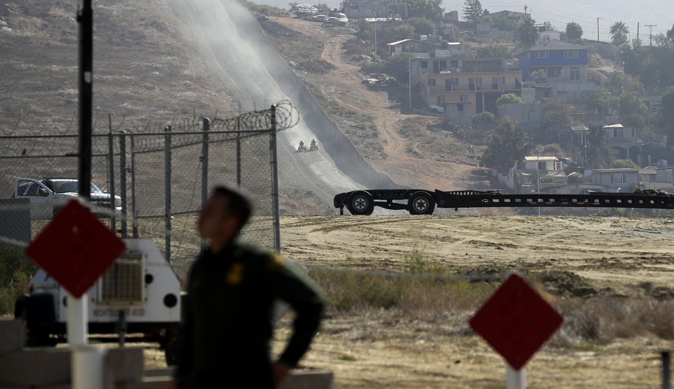 Washington Post business writer: Border wall a ‘fair trade’ for DACA protection