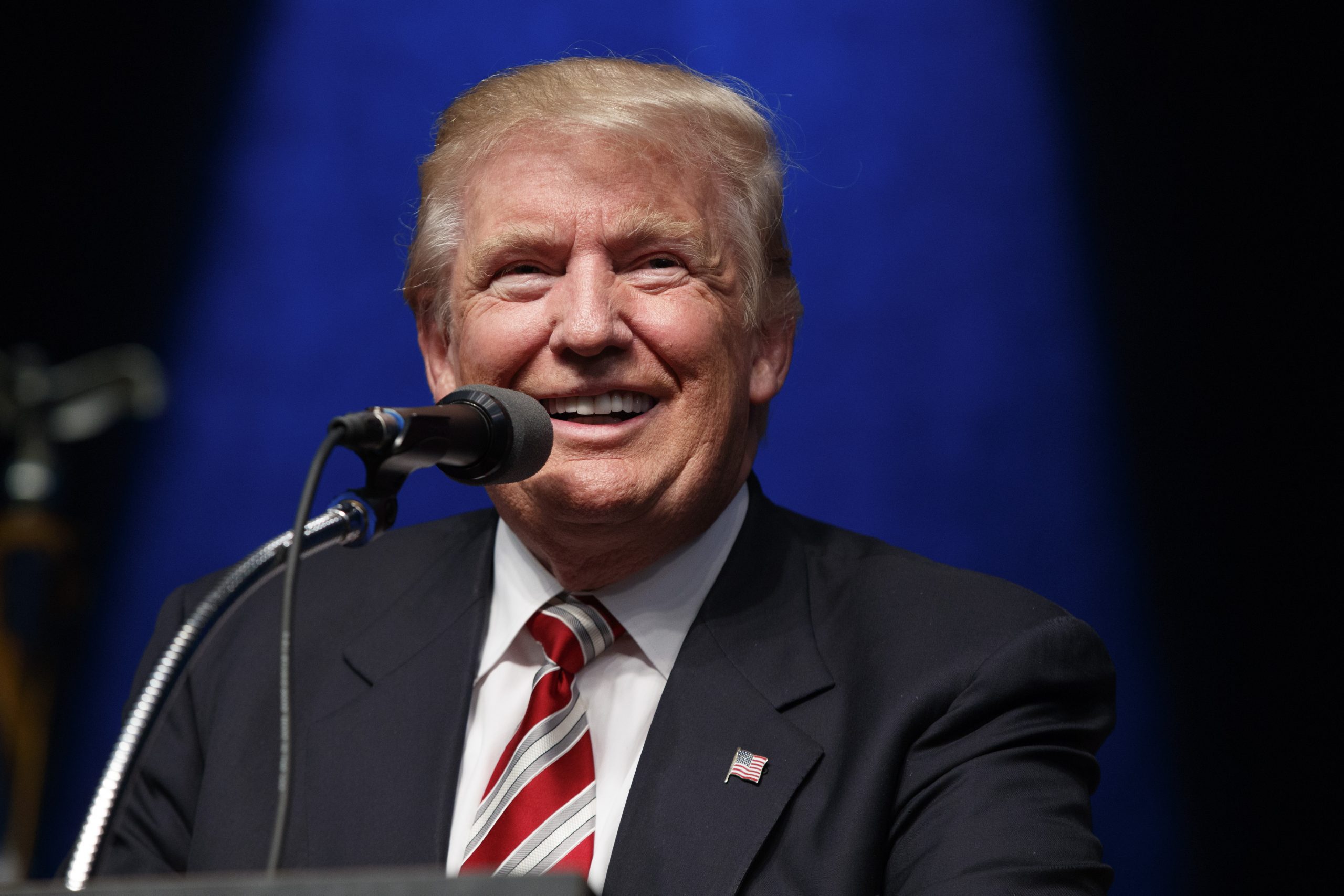 Poll: Trump takes the lead in Ohio, Fla.