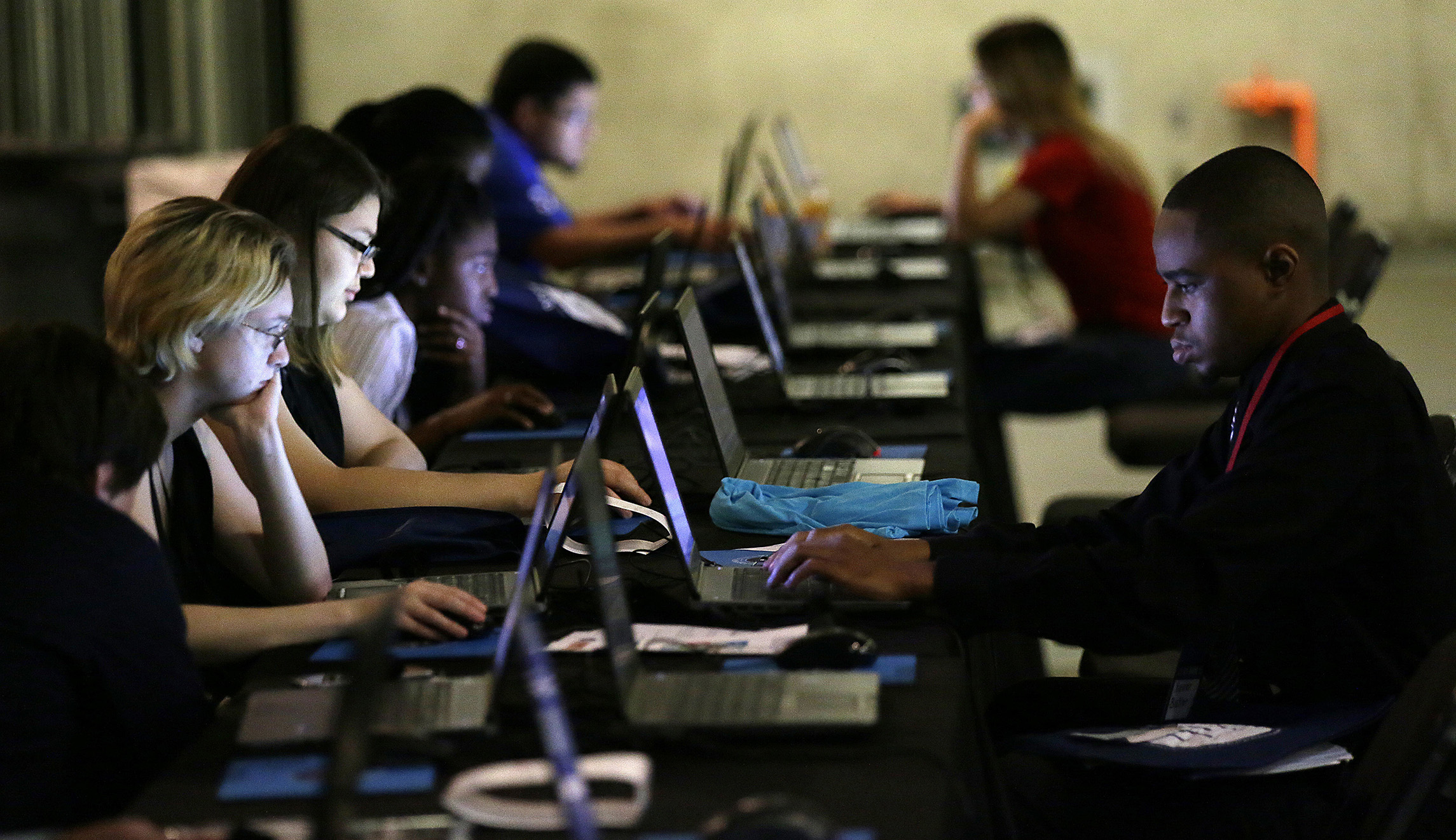 Job growth rebounds from hurricanes to 261,000 in October, unemployment falls to 4.1 percent