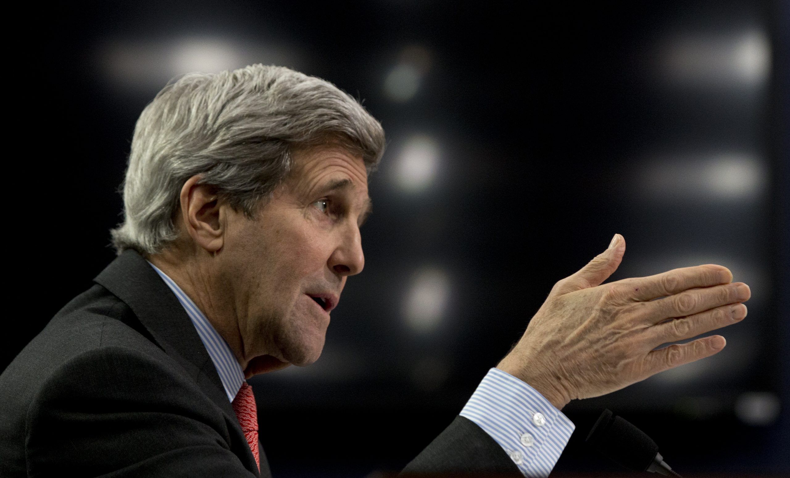 Kerry pleads with Senate Dems not to disrupt Iran talks