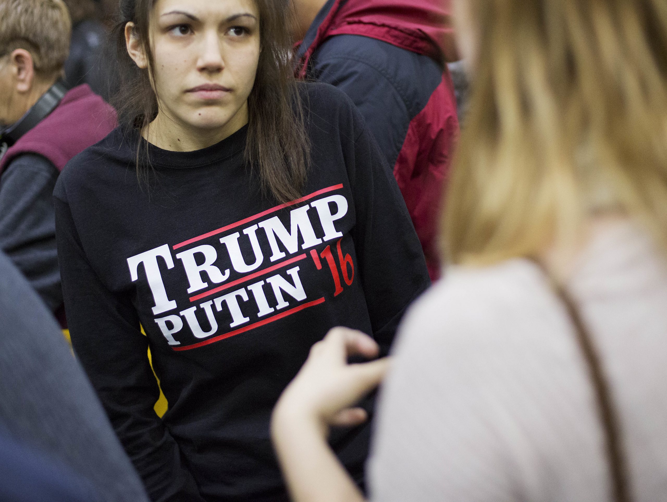 Report: Trump’s campaign made many contacts with Russian officials