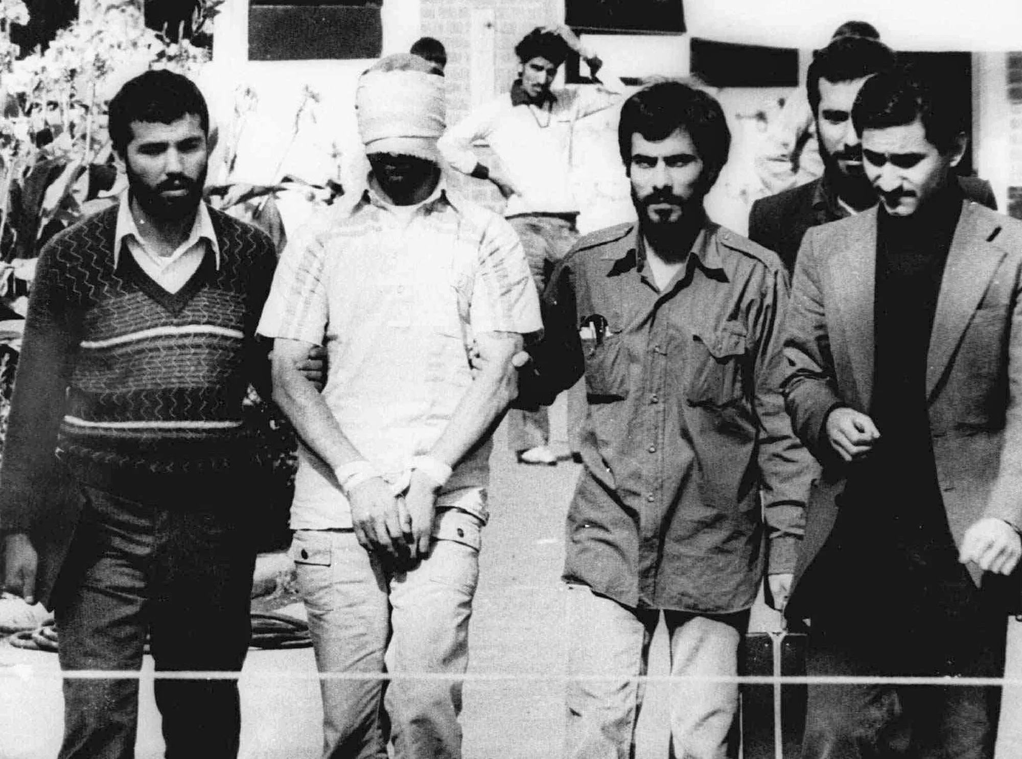 Former Iran hostage: Obama must demand apology, compensation for Americans held in 1979