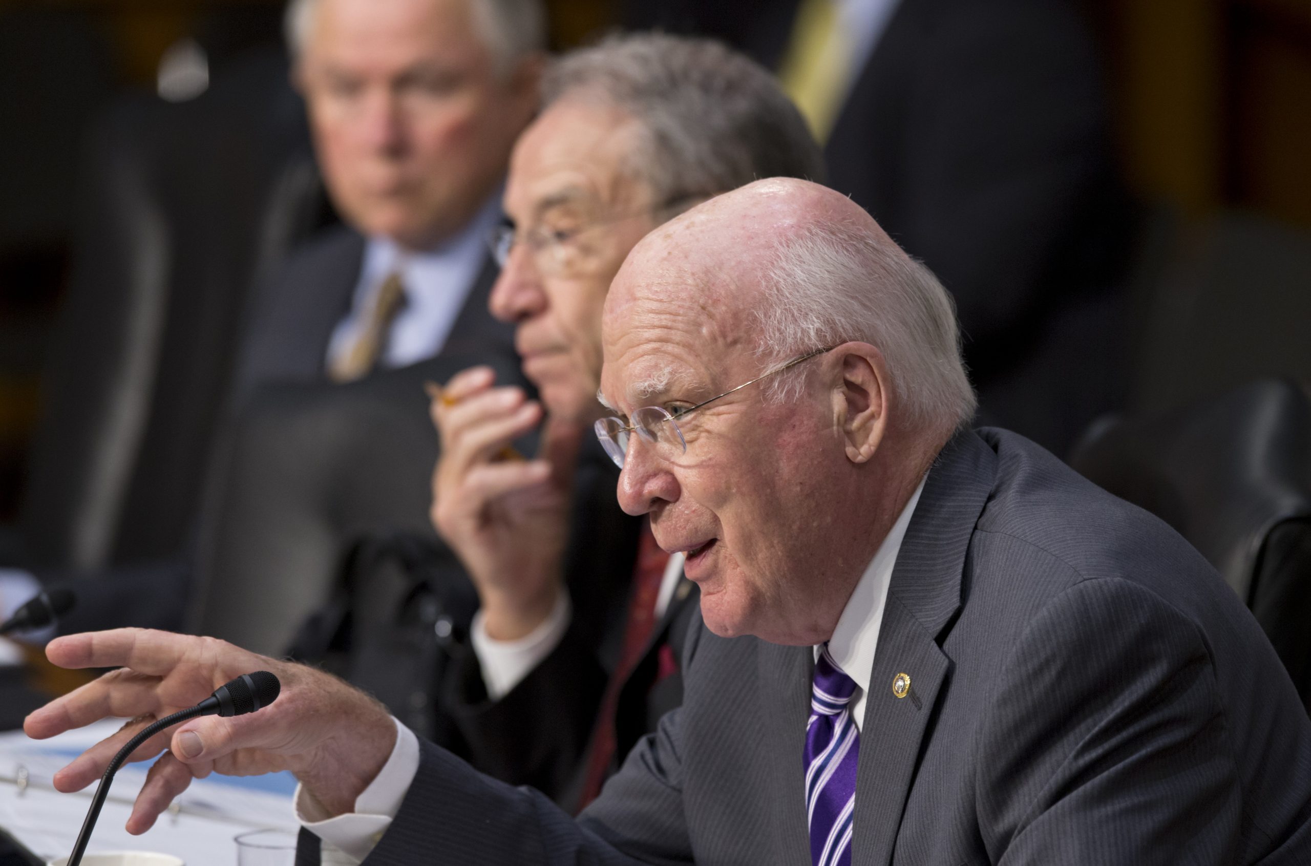 Senators push changes to secret surveillance court before meeting with Obama