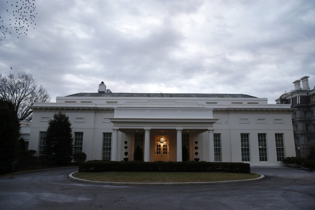 White House changes phone message to blame Democrats for shutdown: Listen