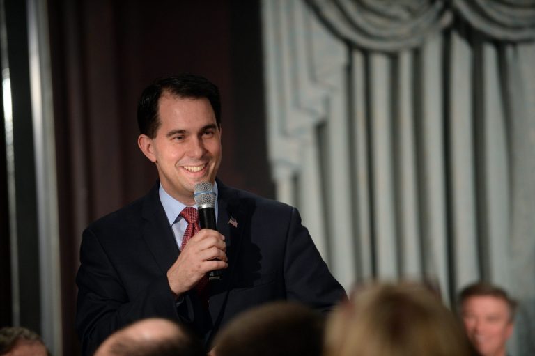 After Jeb Bush's latest answer on Iraq, Walker says that he would not have gone into Iraq either. (Getty File Photo)