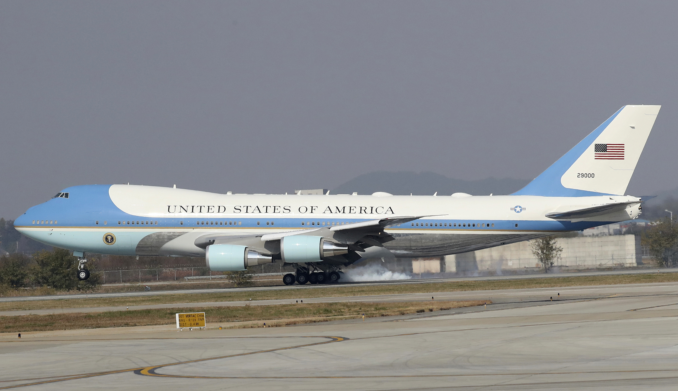 New refrigerators on Air Force One to cost $24 million: Report