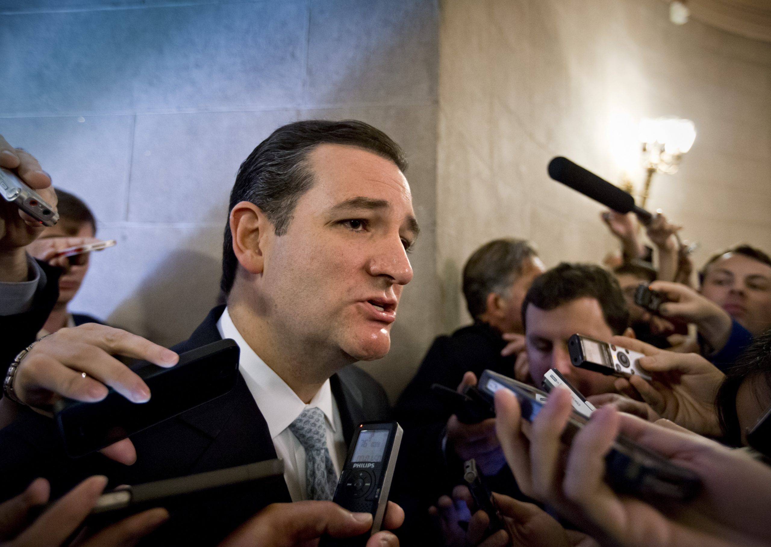Hot off his Obamacare fight, Ted Cruz returns to Iowa this weekend