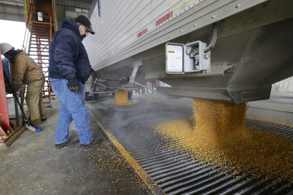 New EPA ethanol rule would harm engines, refiners warn