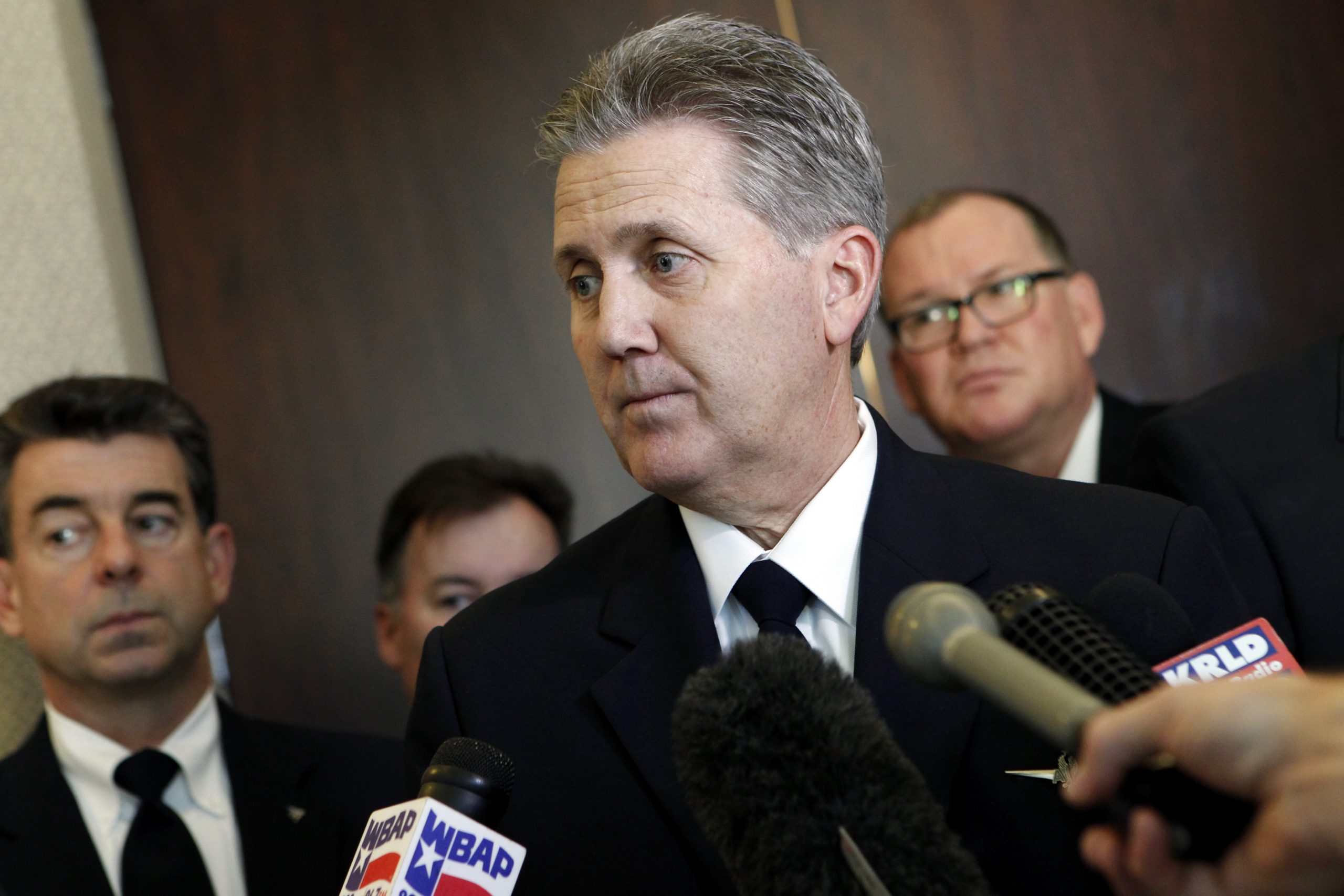 Pilots approve new contract with American Airlines