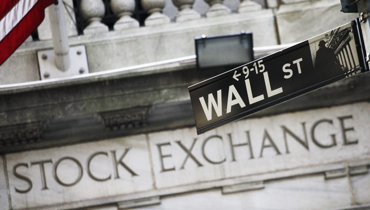 Fourteen members of Congress reportedly violated stock trade reporting law