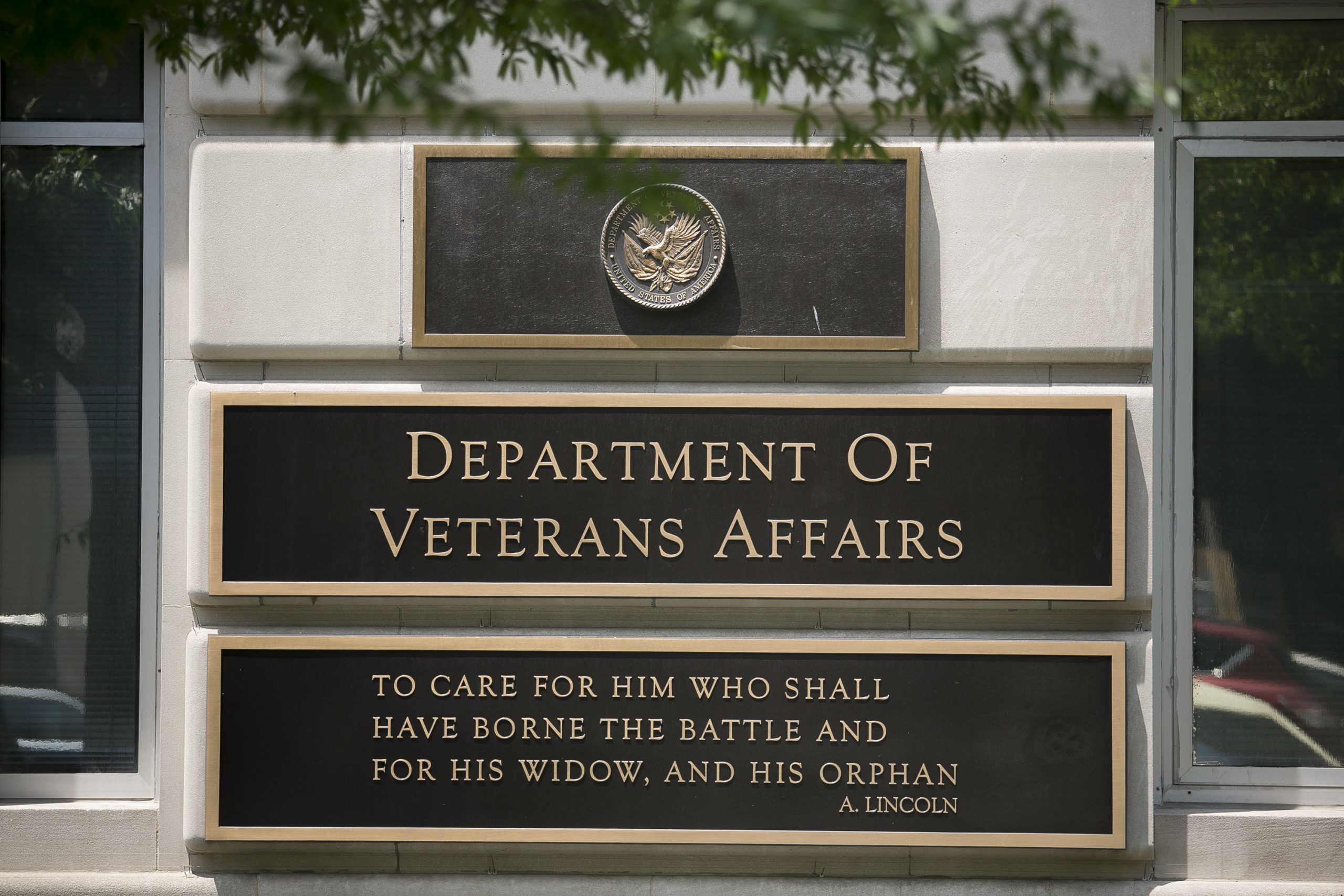 Veterans Affairs problems don’t disappear for vets in private hospitals, GAO says