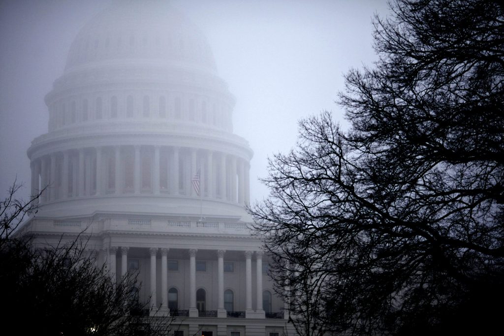 US economy could withstand brief fall off ‘cliff’