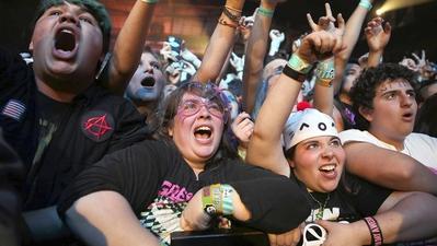 Some of the best seats to concerts at suburban venues go to politicians and insiders. (Scott Strazzante, Chicago Tribune / March 28, 2013)
