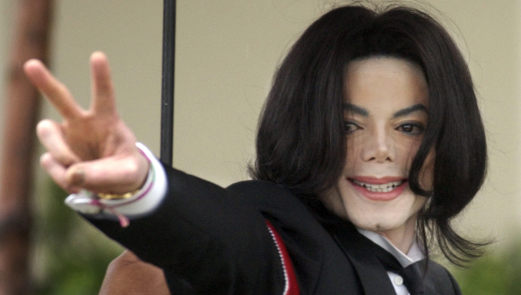Judge tosses sexual abuse case against Michael Jackson