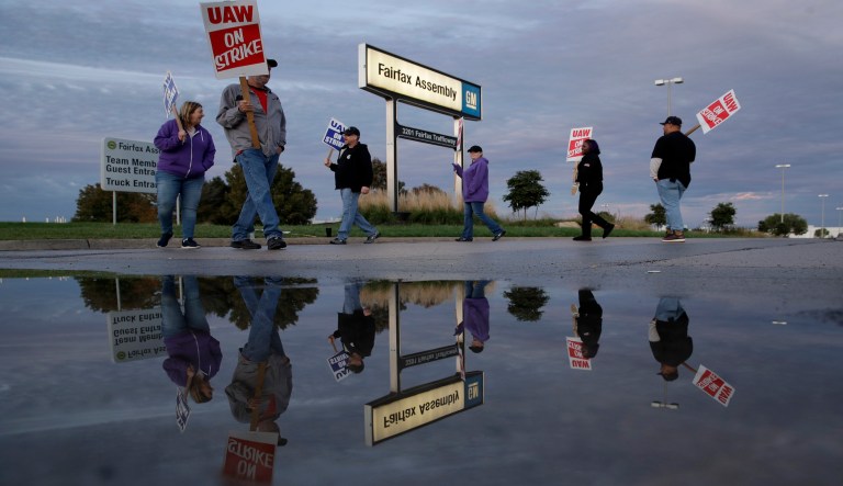 GM and auto workers union announce deal following 5-week strike
