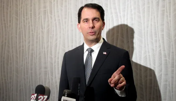 In tight re-election battle, Scott Walker doesn’t see Trump’s predicted ‘red wave’ in Wisconsin