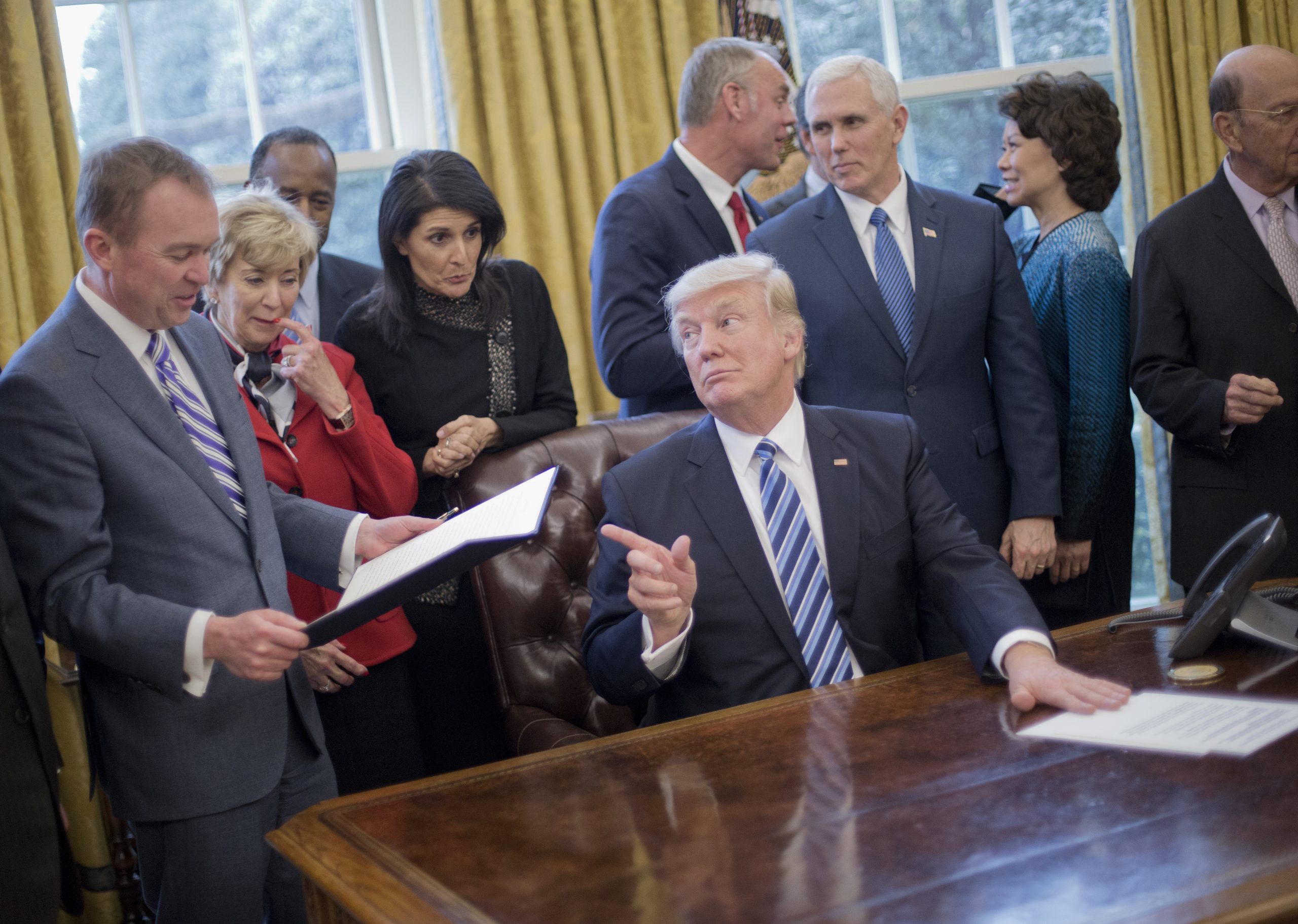 Federal workers reap 40 percent better compensation, 43 days off, 18 percent retirement match