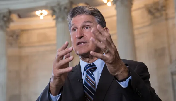 Manchin winning cautious applause from GOP voters in West Virginia