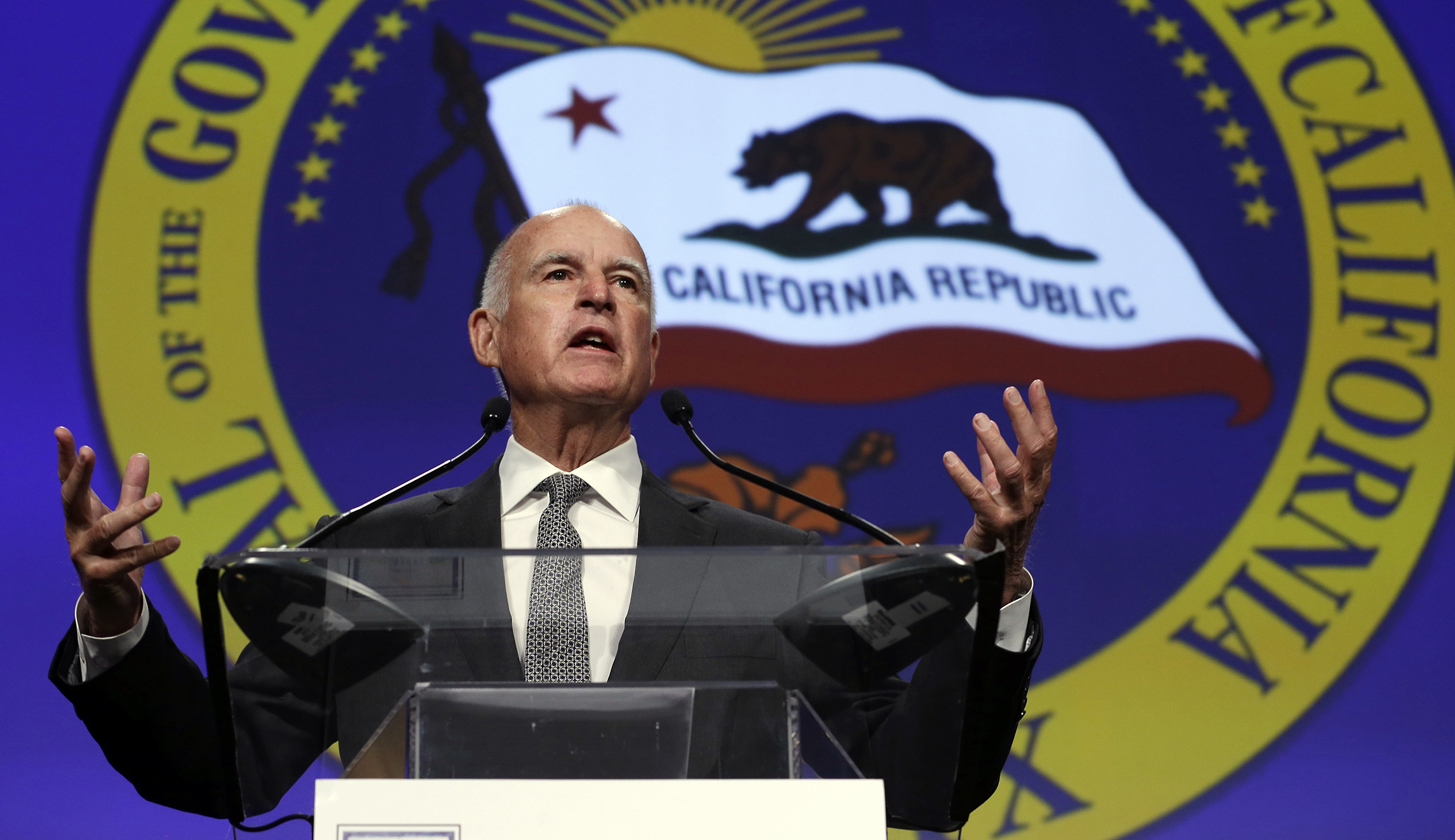 California Gov. Jerry Brown agrees to send National Guard troops to the border