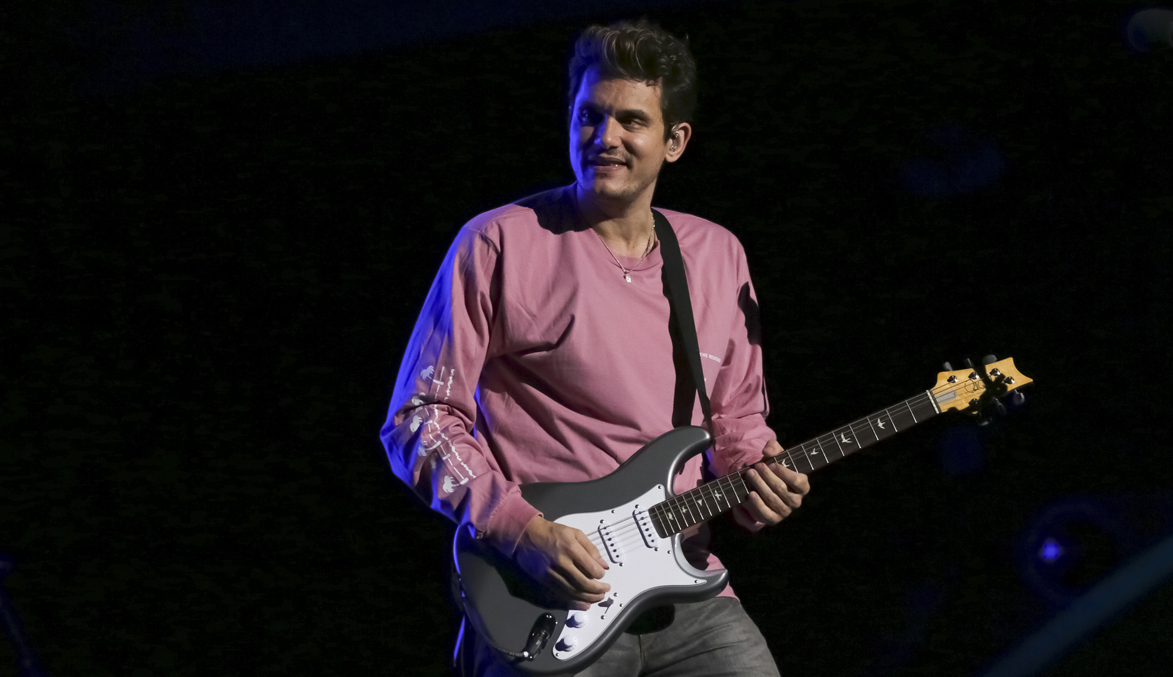 John Mayer supports equal rights for women, but feminists are mad anyway