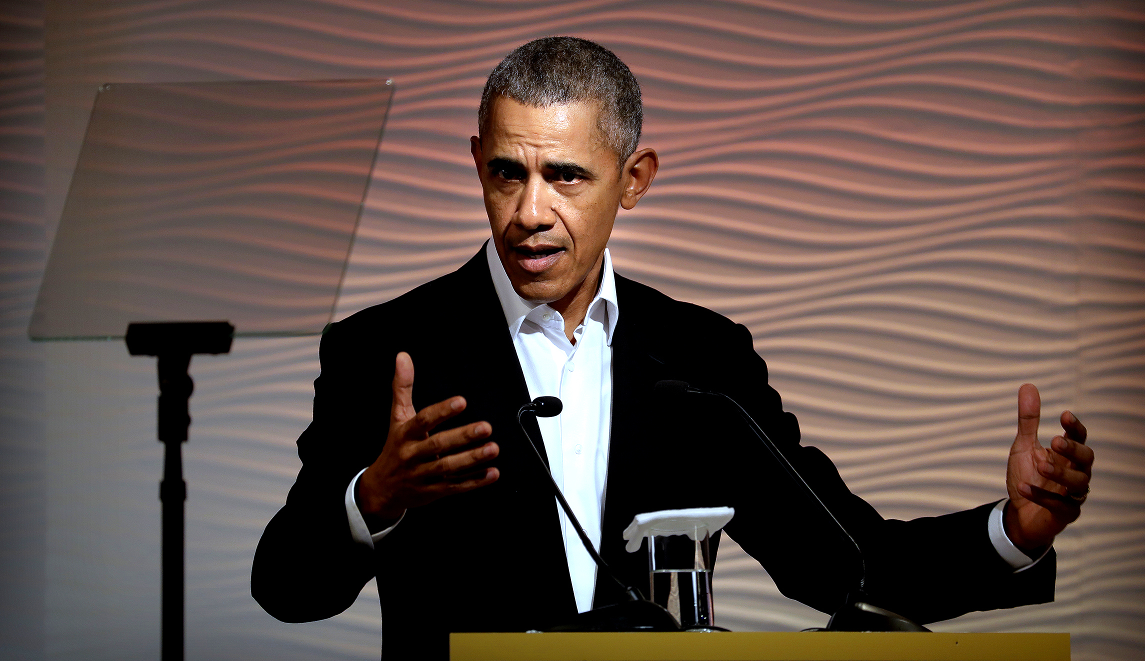 Obama trashes Trump’s ‘political darkness’ over shouting protesters at Florida rally