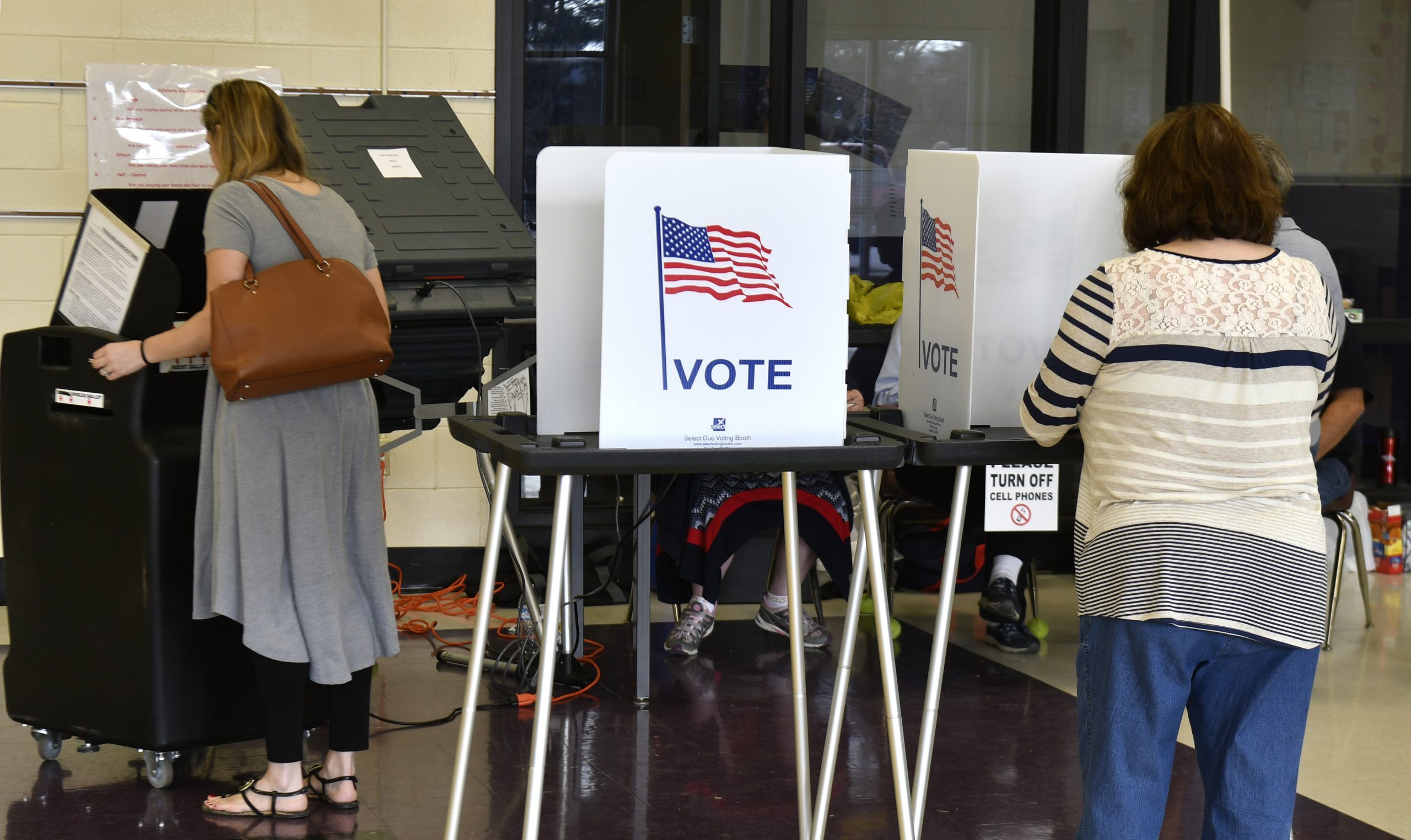 Democrats’ advantage over Republicans ahead of midterms shrinks to 3 points, new poll finds