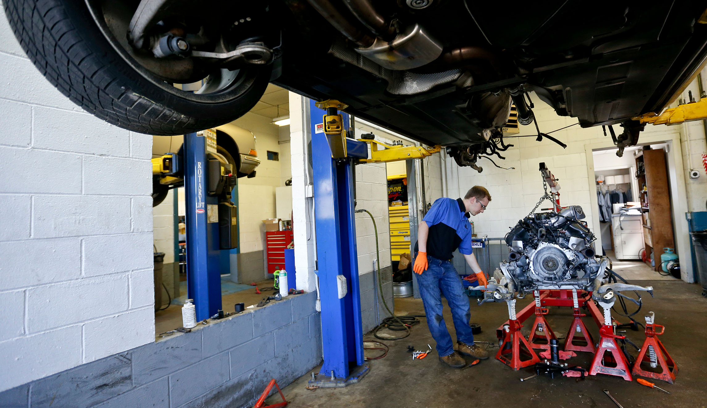 Poll finds blue collar workers optimistic about their jobs, dour about politics