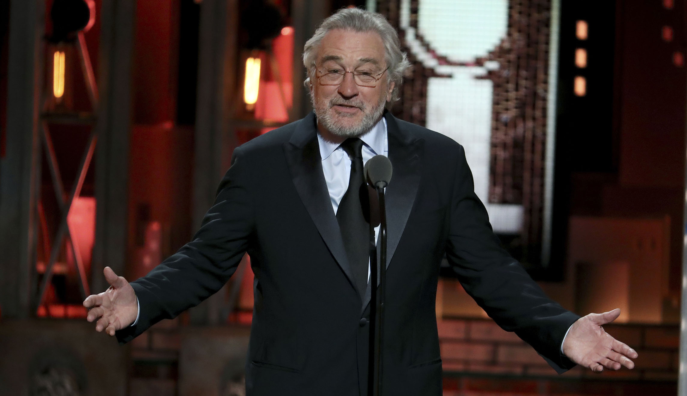 Robert De Niro reminds us that Trump really is Hollywood’s president